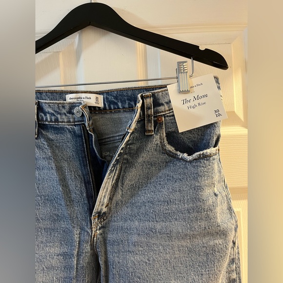 Abercrombie x Bre Sheppard Collab Mom Jeans NWT - Picture 2 of 6